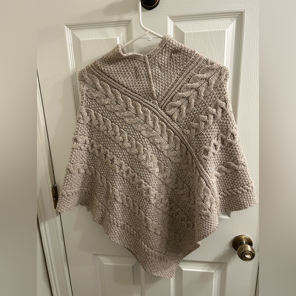 Aran Sweater Market Cable & Moss Poncho, Size S/M - Picture 3 of 5